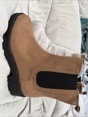 Old Navy Brown Chelsea Booties with Black Elastic